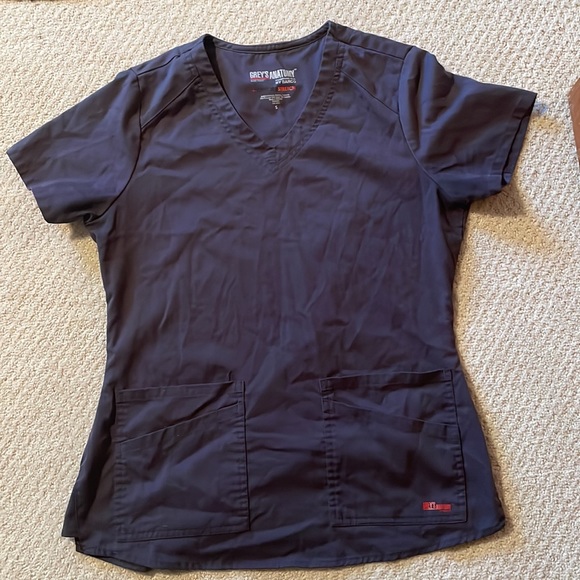 Bundle of 8 scrub tops - Picture 2 of 9